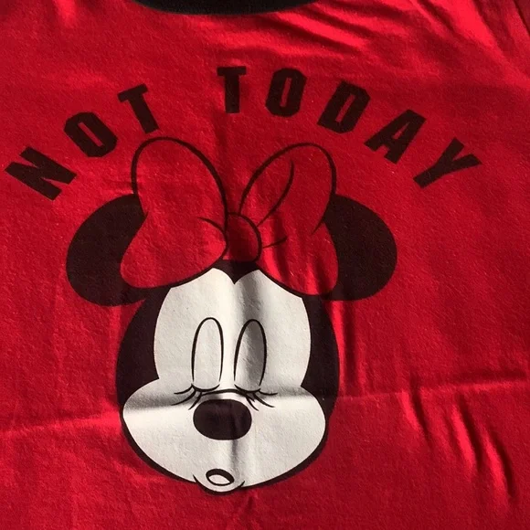 Red & Black Disney Tee size medium excellent condition - Picture 5 of 8